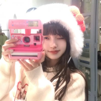 照片中的女孩